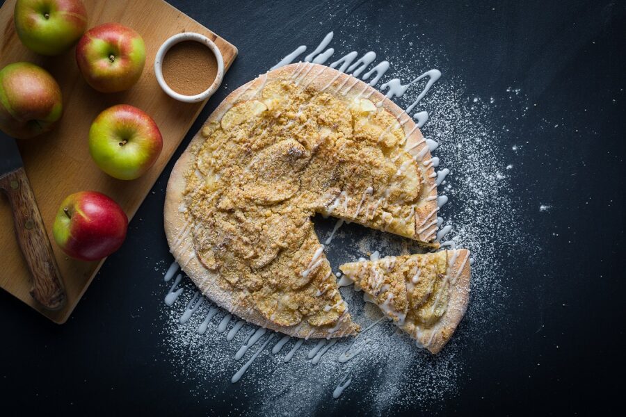 Apple Streusel Pizza